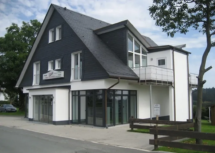 Haus Astenblick بيت ضيافة 3*